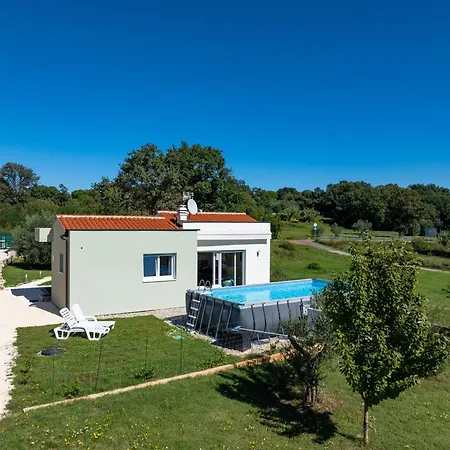 Pool House Renata *